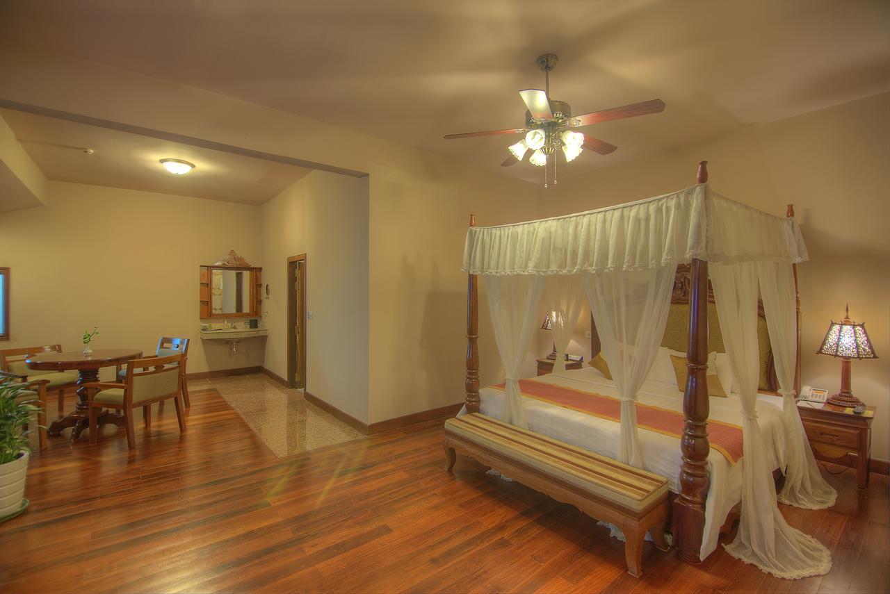 Bayon Era Hotel Siem Reap Buitenkant foto